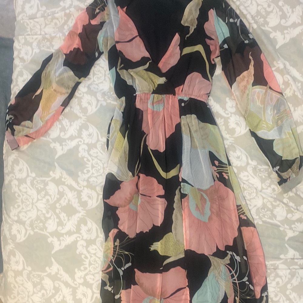 Flower dress with a fitted waist, a leg slit, long, v-neck